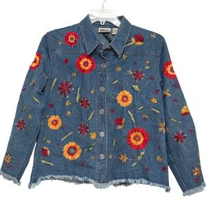 VTG Denim Jacket Floral Embroidered All over Flowers Fringe Bottom‎ Boho Chic